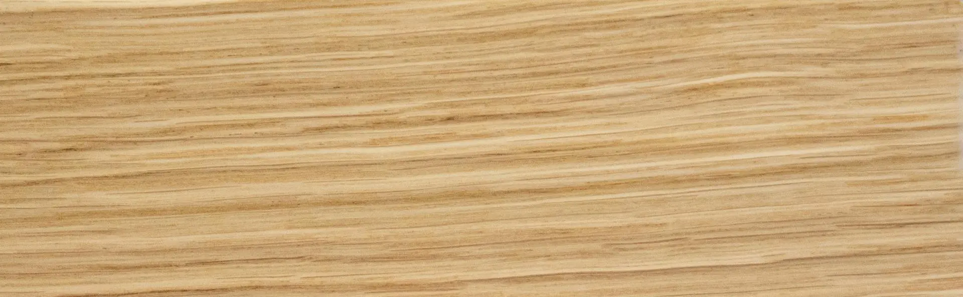 Bild Oberfläche / Detail Sockelleiste Modern 58 Eiche furniert 16 x 58 mm KGM