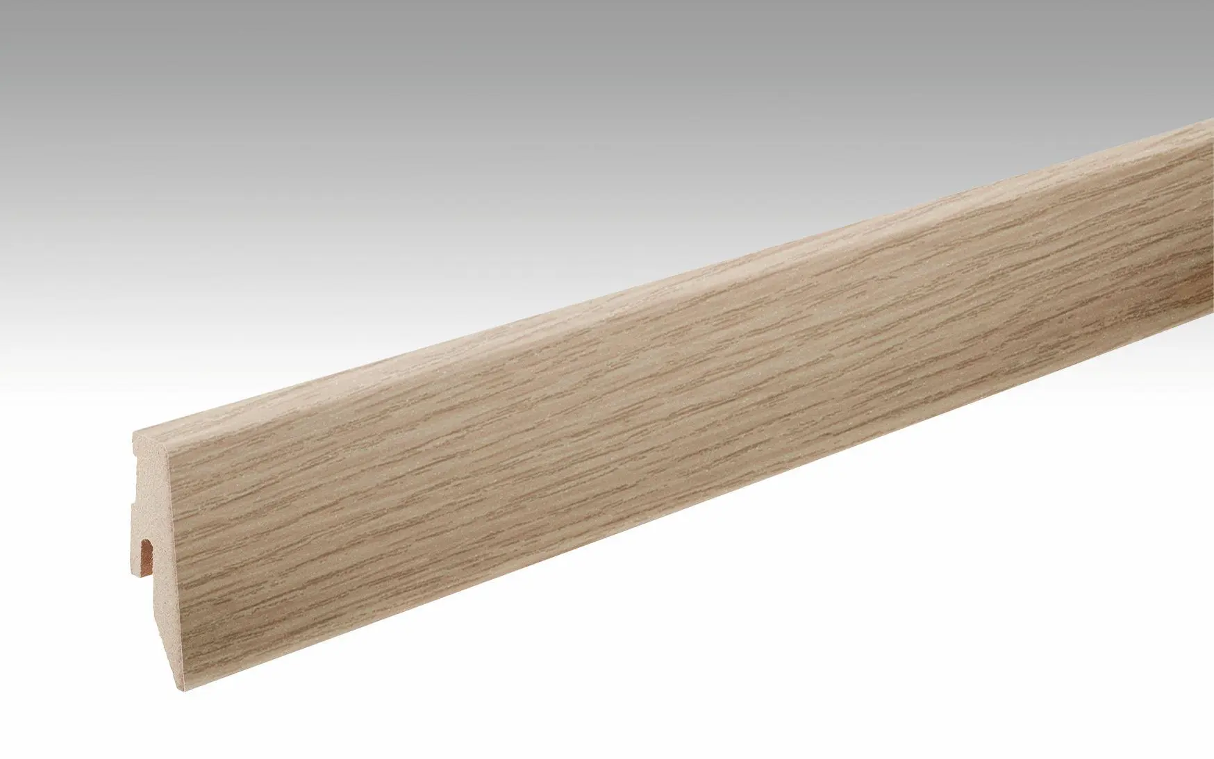 Bild Oberfläche / Detail Sockelleiste Profil 3 PK Risseiche hell foliert 20 x 60 mm Meister