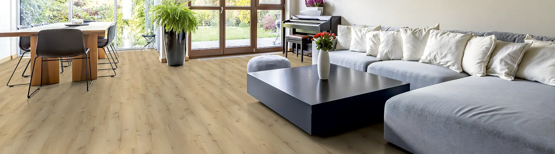 Wohnzimmer, Holzboden, Möbel, Zimmerpflanze