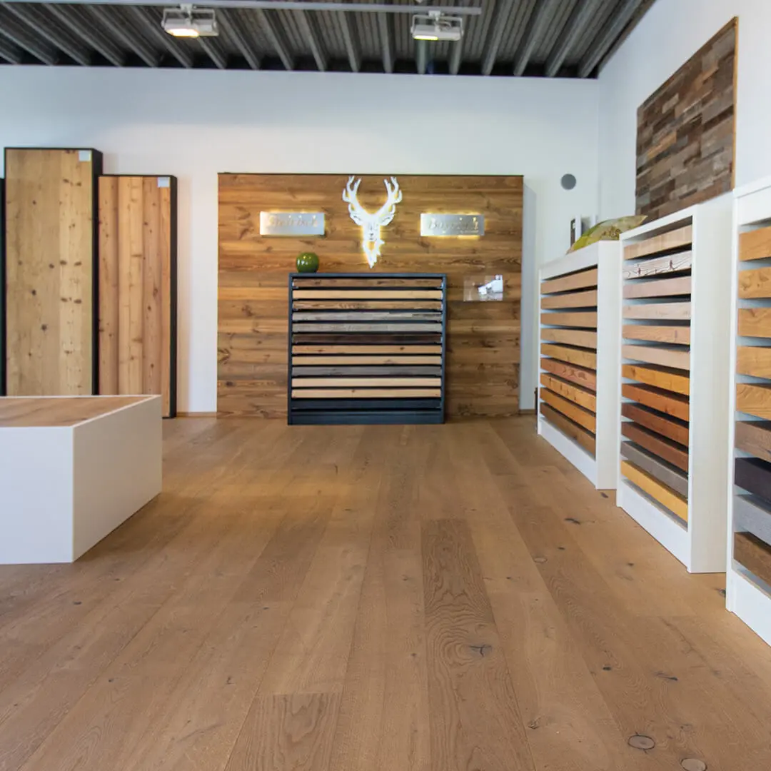 Ausstellung, Holzwerkstoffe, Fussböden, Holztische