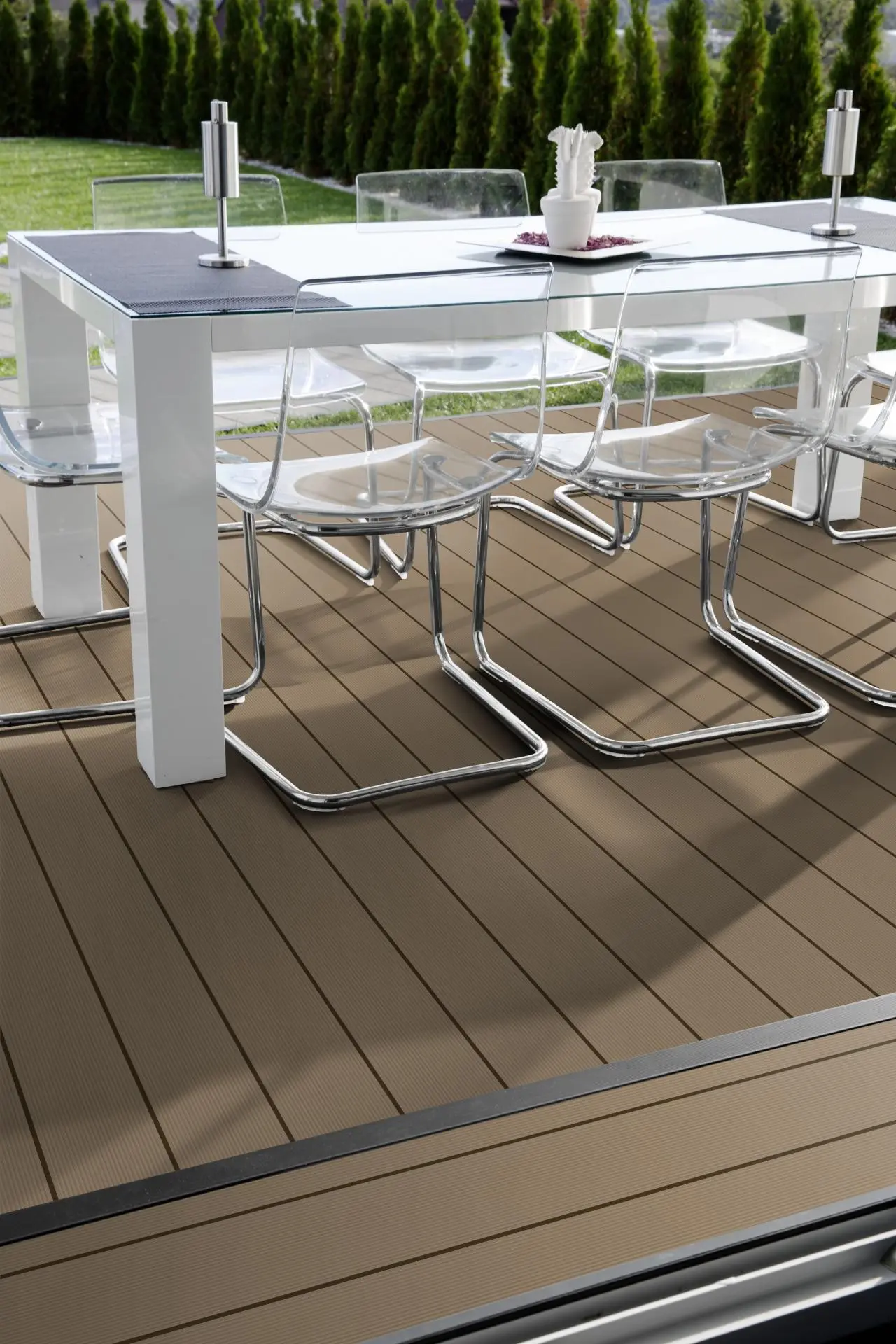 Bild Ambiente Terrassenbelag Walnussbraun WPC Glatt strukturiert / Geriffelt Twinson
