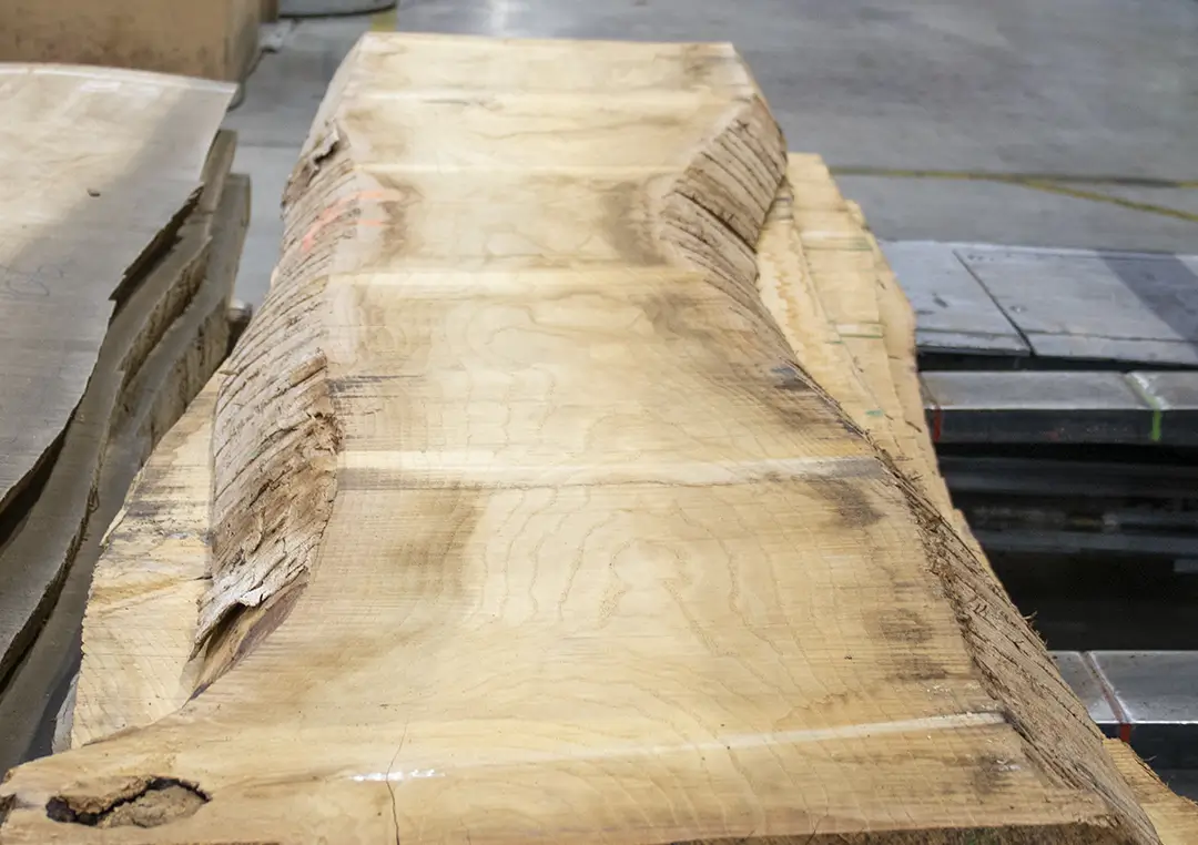 Esche Holz Platten gestapelt