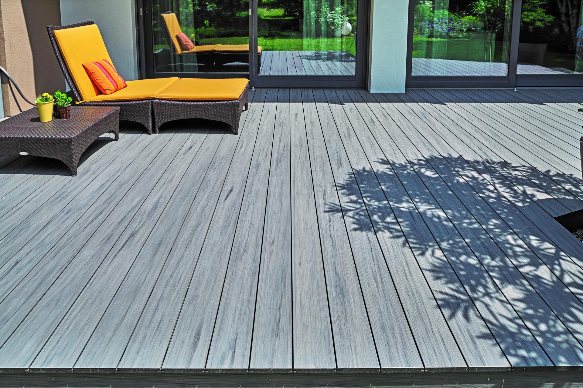 Bild Oberfläche / Detail Terrassenbelag Eiche rauchgrau WPC Strukturiert / Geriffelt Twinson