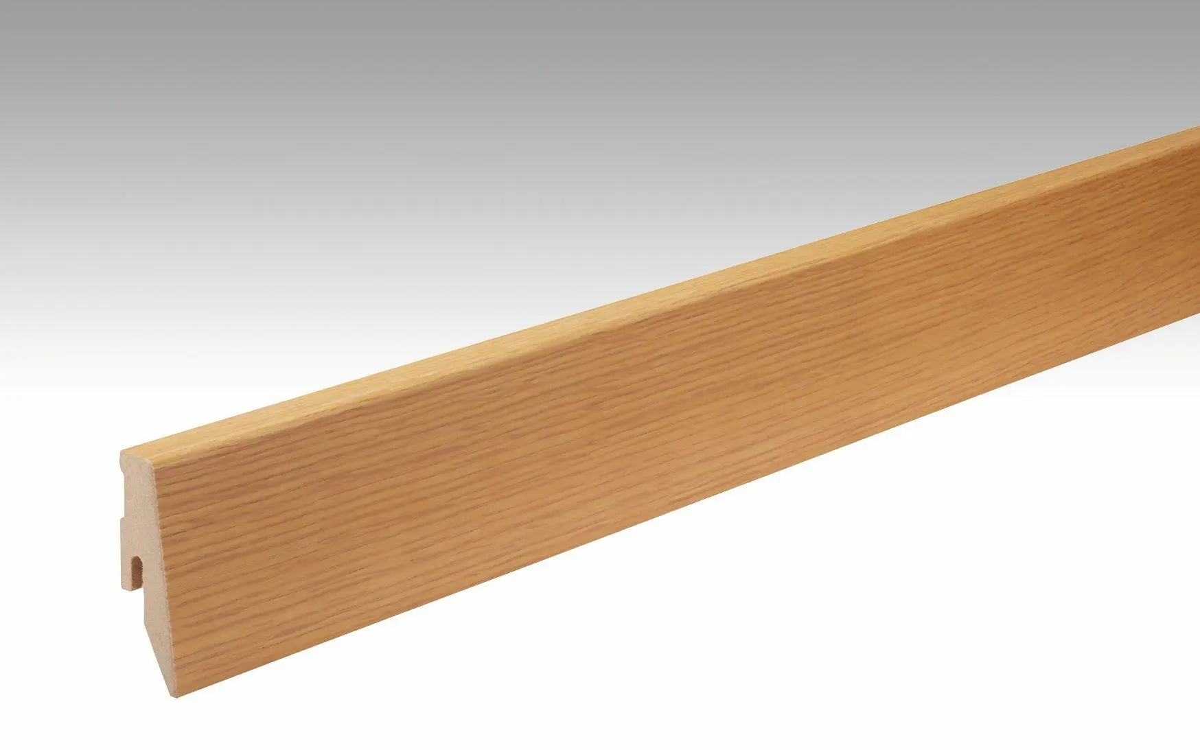 Bild Oberfläche / Detail Sockelleiste Profil 3 PK Eiche natur furniert 20 x 60 mm Meister