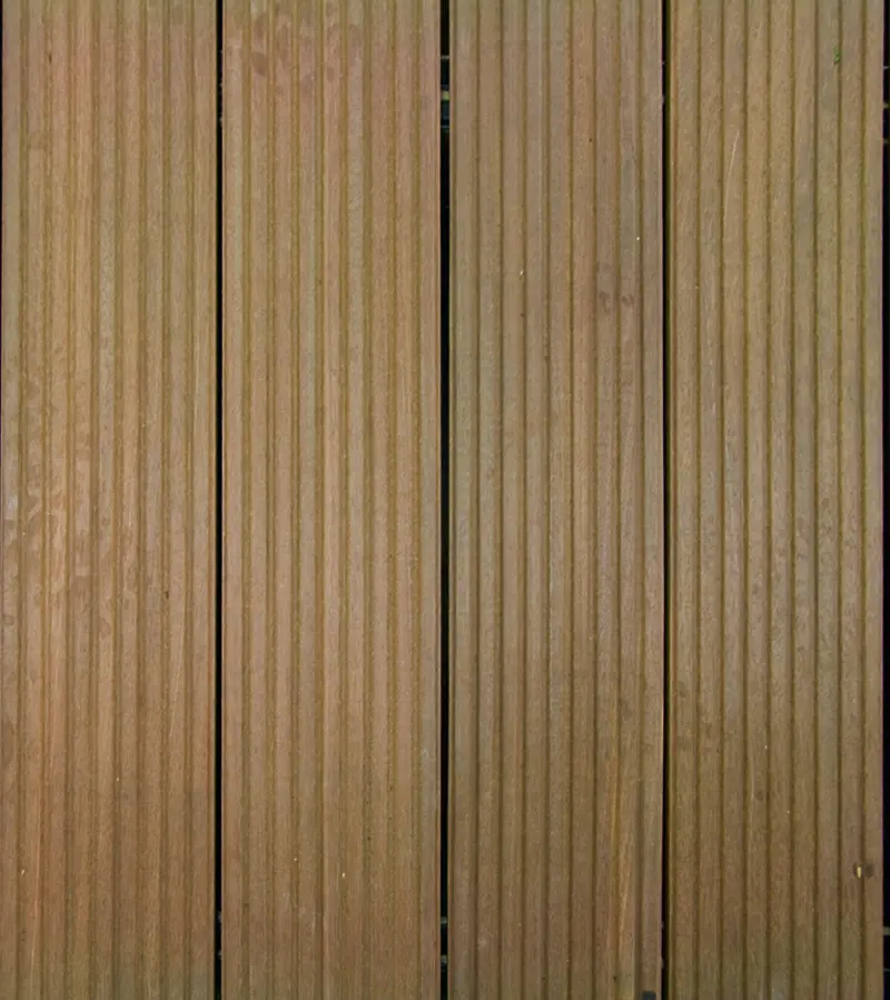Bild Oberfläche / Detail Terrassenbelag Bangkirai Holz Gezahnt / Geriffelt