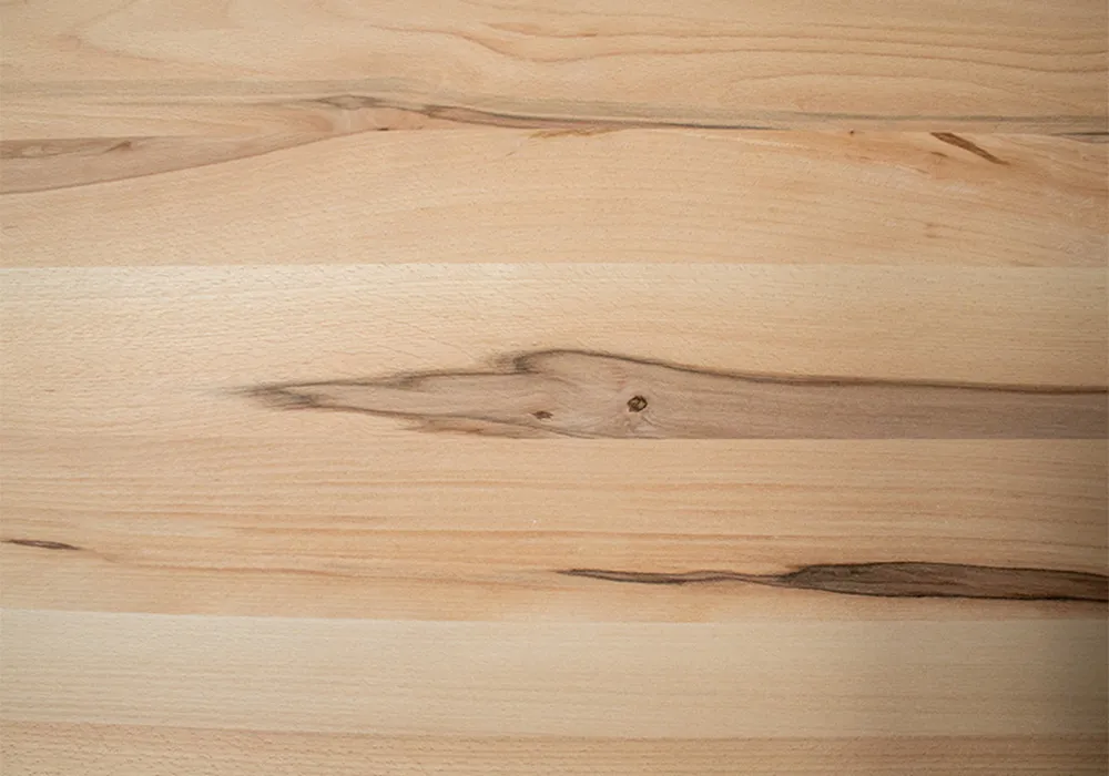 Bild Oberfläche / Detail Leimholzplatte Kernbuche gedämpft durchgehende Lamellen vorgeschliffen