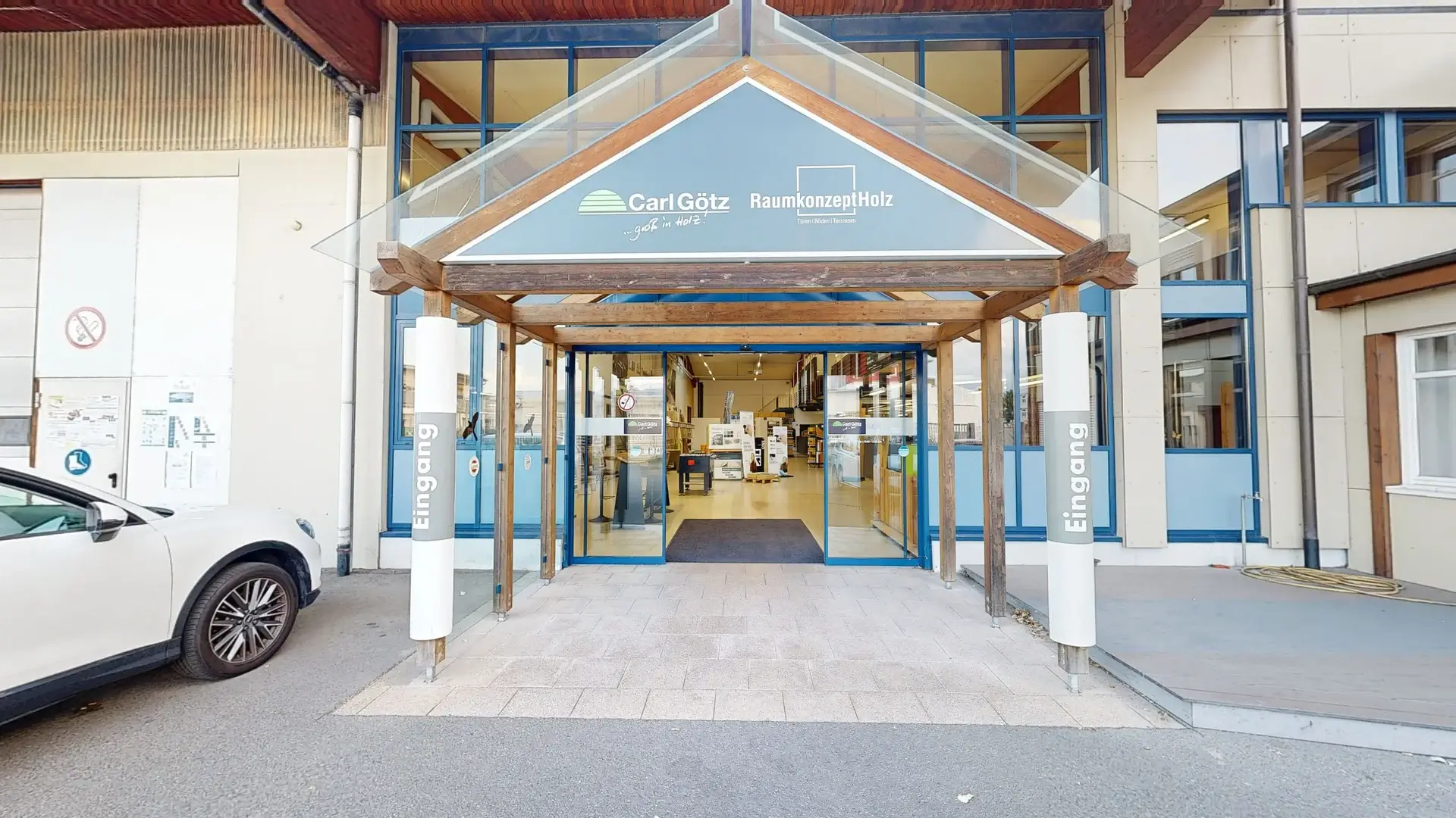 Eingang Gebäude, Säulen, Glastüre