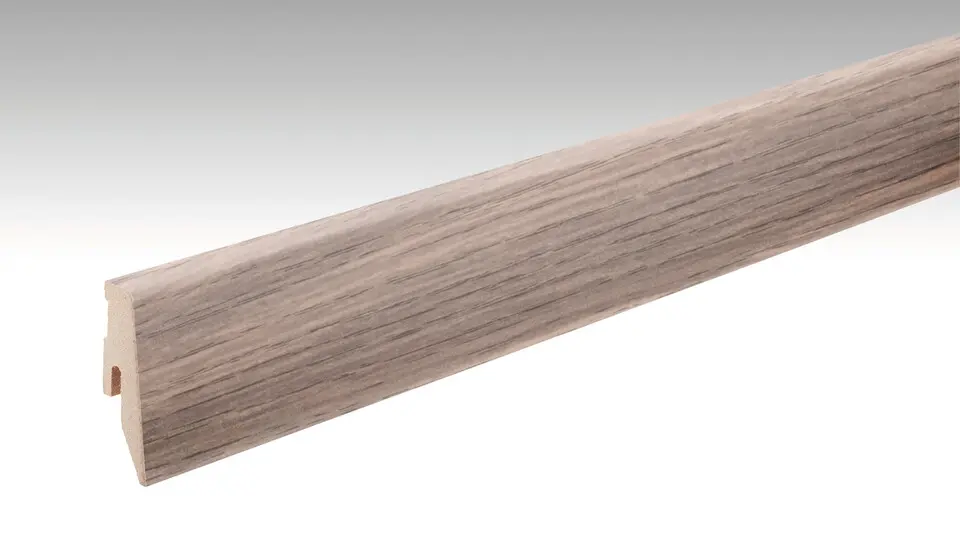Bild Oberfläche / Detail Sockelleiste Profil 3 PK Eiche cremeweiß furniert 20 x 60 mm Meister